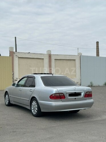 Mercedes E 230-5