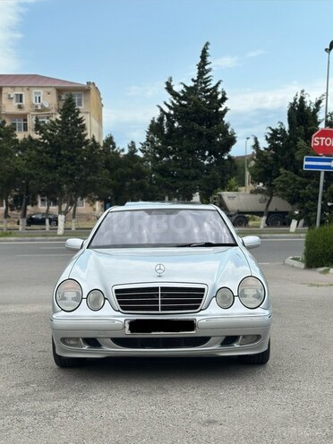Mercedes E 230-1