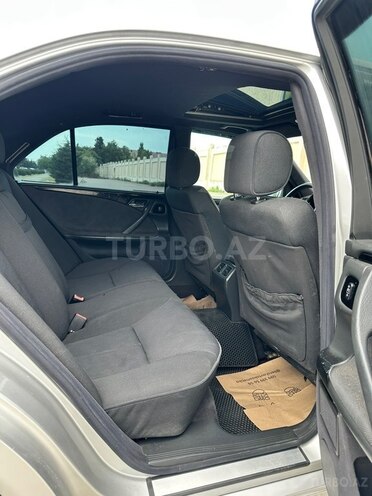 Mercedes E 230-10