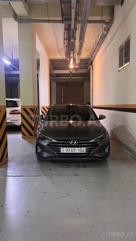 Hyundai Elantra-1