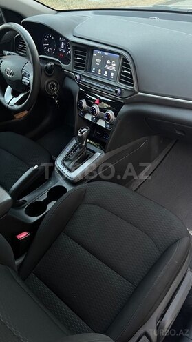 Hyundai Elantra-12