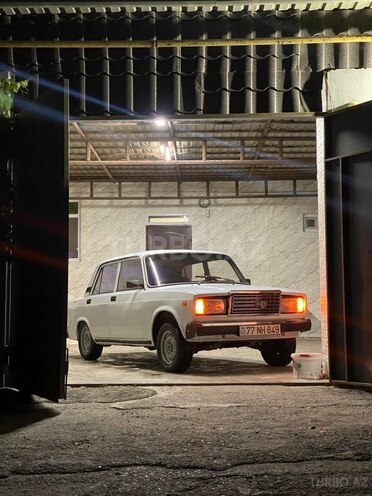 LADA (VAZ) 2107-2