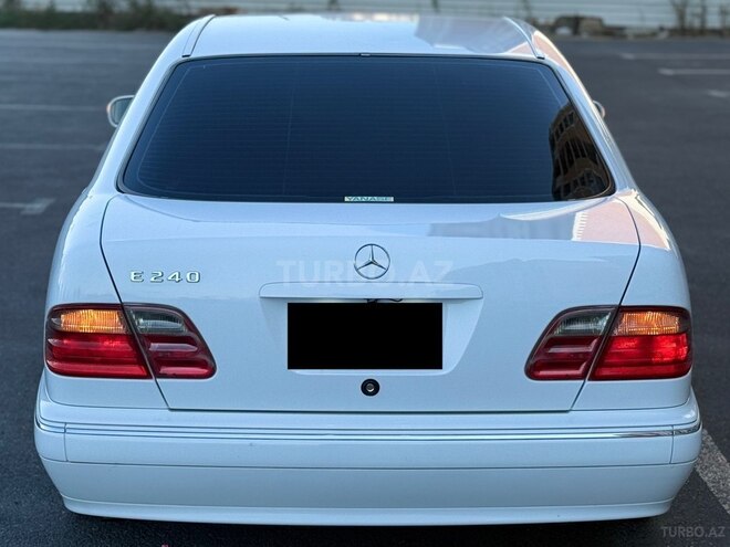 Mercedes E 240-12