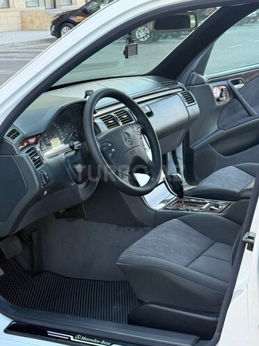 Mercedes E 240-18