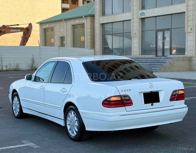 Mercedes E 240-13