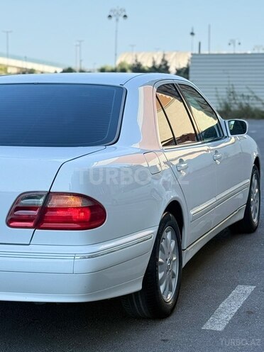 Mercedes E 240-16