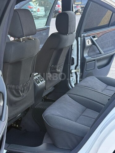 Mercedes E 240-19