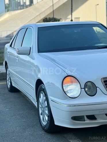 Mercedes E 240-10