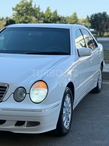 Mercedes E 240-11