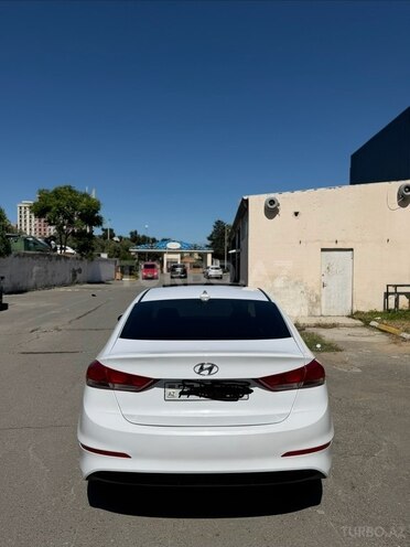 Hyundai Elantra-4