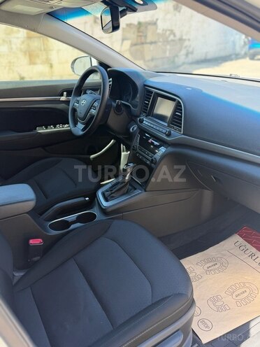 Hyundai Elantra-10