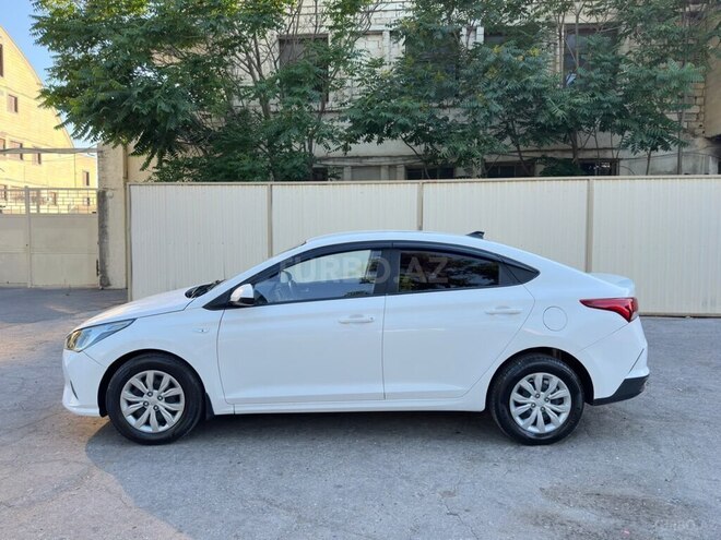 Hyundai Accent-2