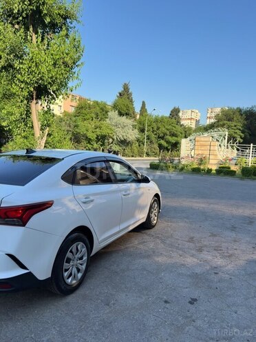 Hyundai Accent-3