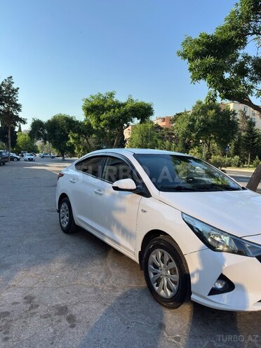 Hyundai Accent-4