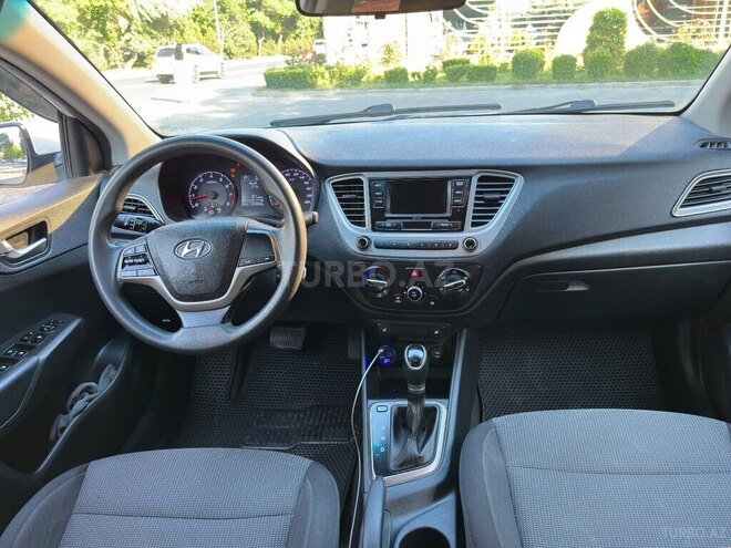 Hyundai Accent-5