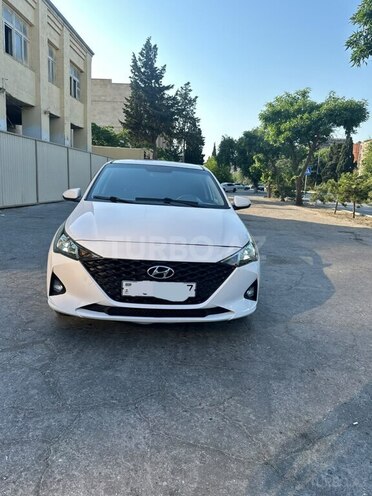 Hyundai Accent-7