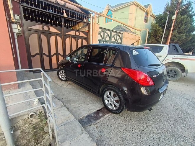 Nissan Tiida-4