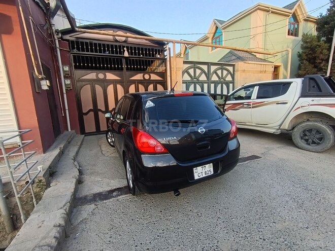 Nissan Tiida-5