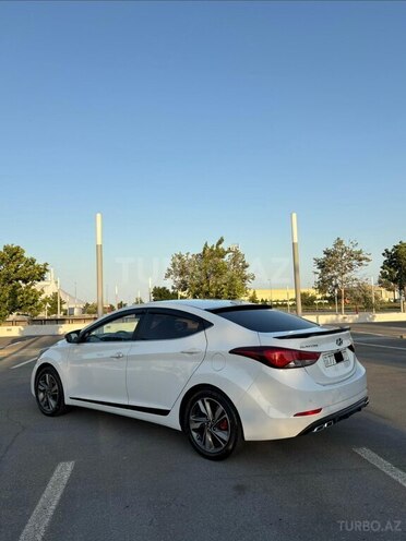 Hyundai Elantra-9