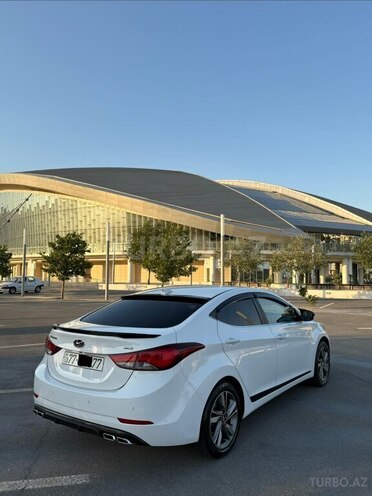 Hyundai Elantra-8
