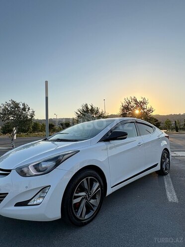 Hyundai Elantra-11