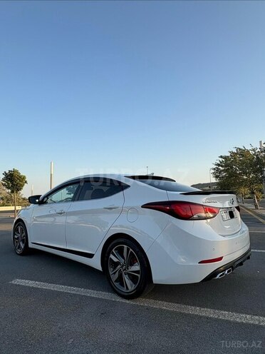 Hyundai Elantra-13