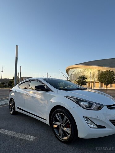 Hyundai Elantra-12