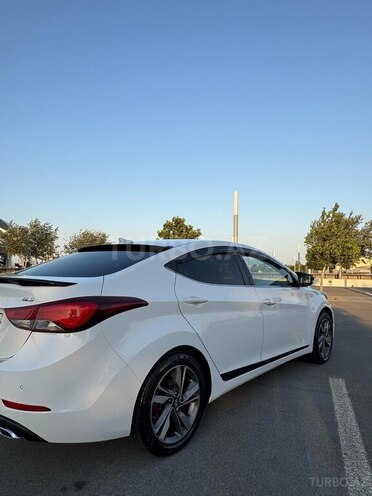 Hyundai Elantra-14
