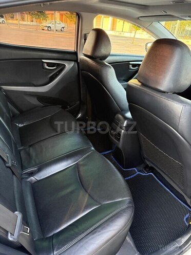 Hyundai Elantra-17