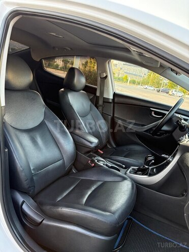 Hyundai Elantra-18