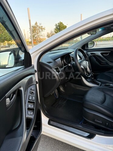 Hyundai Elantra-19