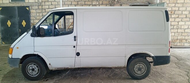 Ford Transit-9