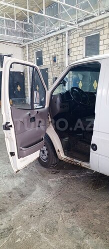Ford Transit-17