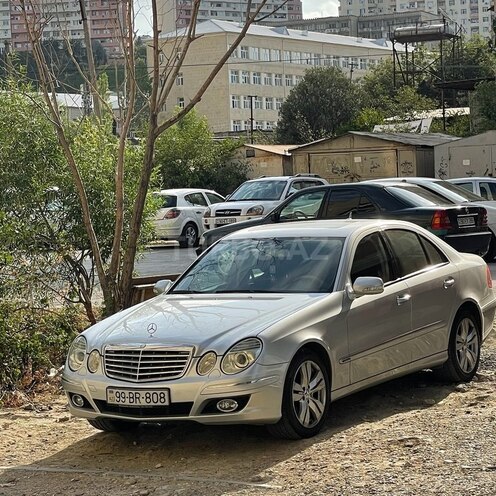 Mercedes E 280-1