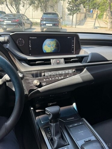 Lexus ES 300h-6