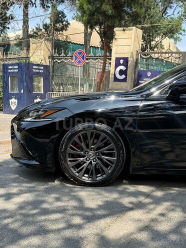 Lexus ES 300h-13