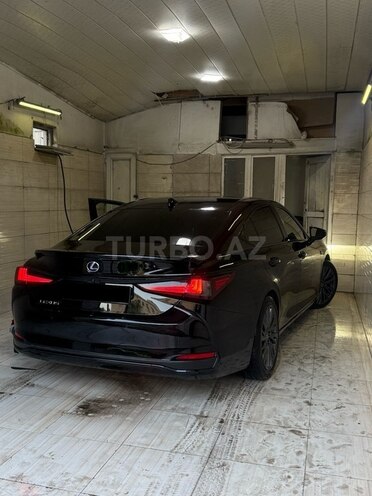 Lexus ES 300h-16