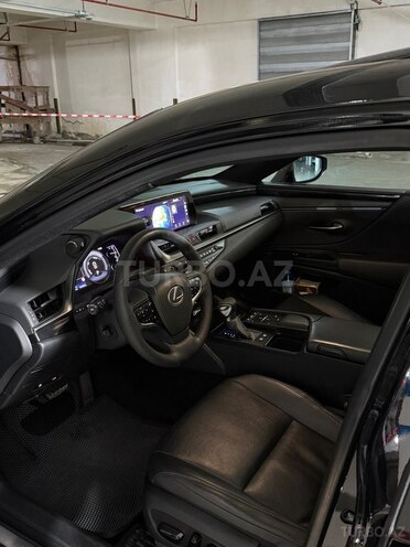 Lexus ES 300h-18