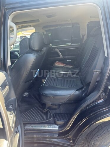 Toyota Land Cruiser-7