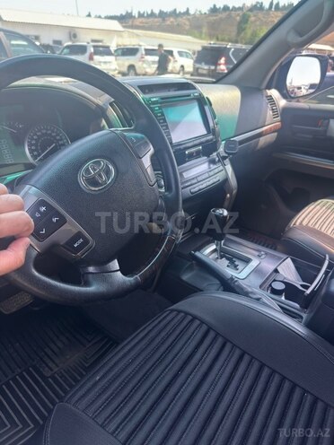 Toyota Land Cruiser-9