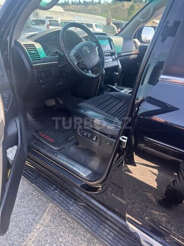 Toyota Land Cruiser-5