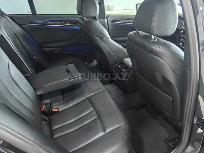 BMW 530e-13