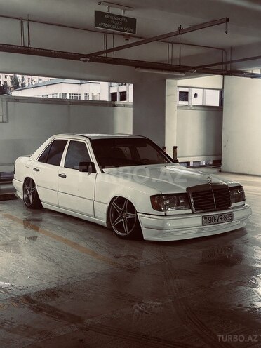 Mercedes 200 D-6
