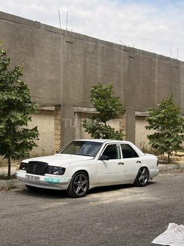 Mercedes 200 D-2