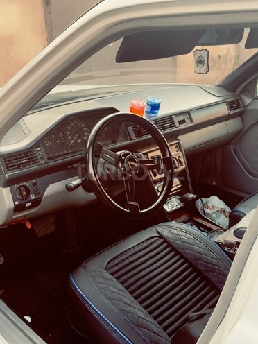 Mercedes 200 D-8