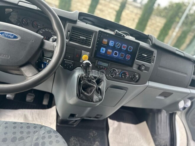 Ford Transit-5