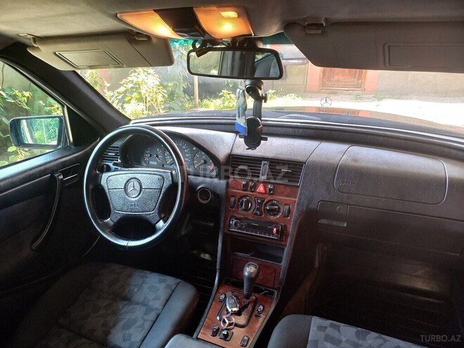 Mercedes C 220-11