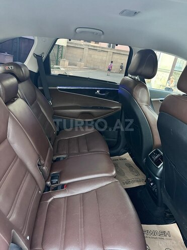 Kia Sorento-16