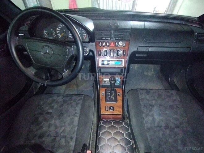 Mercedes E 200-2