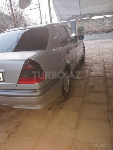 Mercedes E 200-4